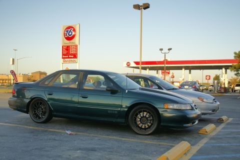 1995 Ford Taurus - 1995 Ford Taurus parked at a 76 gas station with a Quiznos nearby.