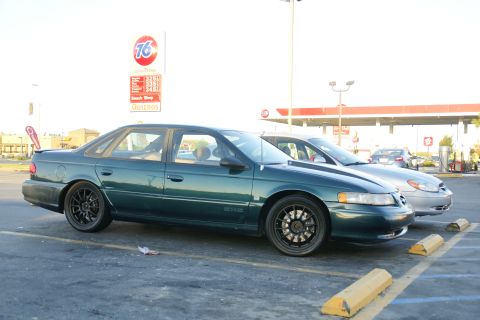 1995 Ford Taurus - 1995 Ford Taurus parked at a 76 gas station with a Quiznos visible.