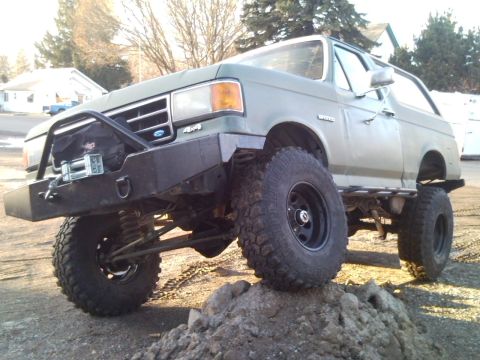 1989 Ford Bronco - This lifted 1989 Ford Bronco features a custom front bumper with a winch and aggressive off-road tires.