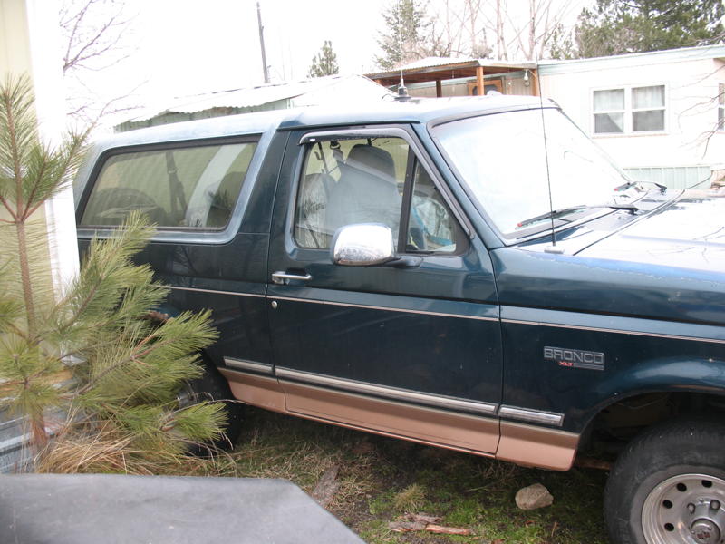 1995 Ford Bronco side view, dark green with tan trim