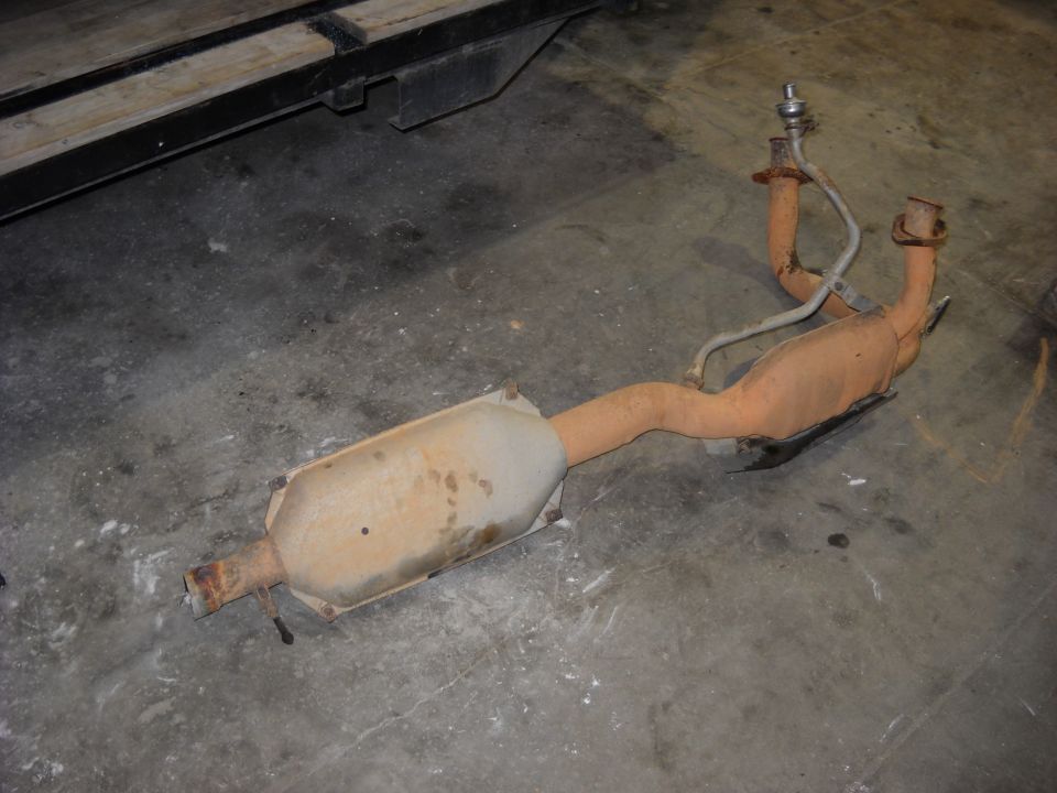 Exhaust system part with catalytic converter and oxygen sensor