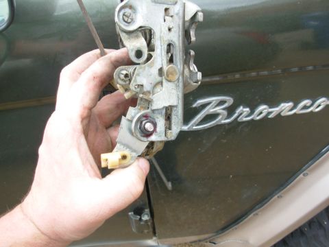 1976 Ford Bronco - Pulling the new lever forward forces the auto unlock lever to push the catch down, releasing the jaws. It also pushes the lock slide back,…