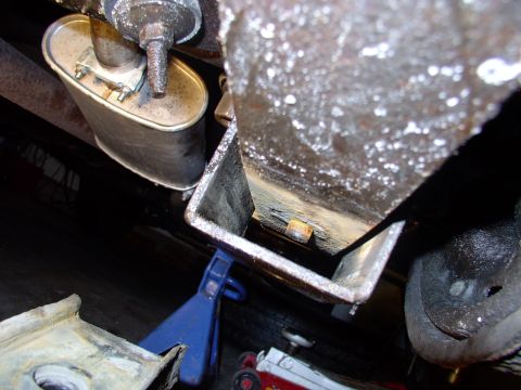 1983 Chrysler Fifth Avenue - The incorrect iso clamp is missing the detents and allows the rubber to walk