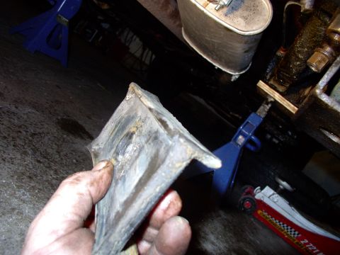 1983 Chrysler Fifth Avenue - This other side goes against the incorrect clamp and without the slots to fit the rails of rubber at both edges, it's crushed them nearly f…