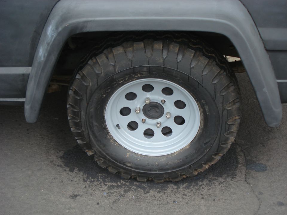 1977 Jeep Cherokee front wheel and fender flare, gray primer finish
