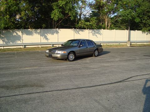 2004 Ford Crown Victoria photo