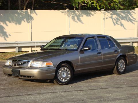 2004 Ford Crown Victoria photo
