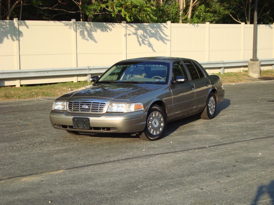 2004 Ford Crown Victoria