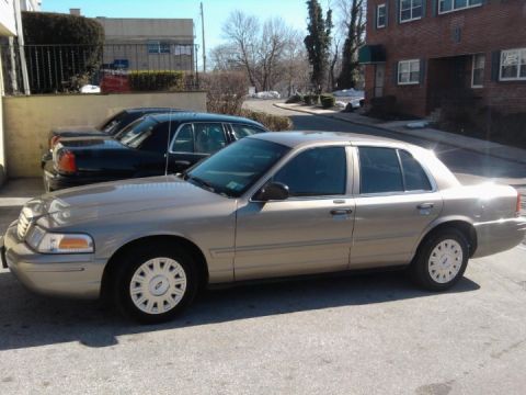 2004 Ford Crown Victoria photo