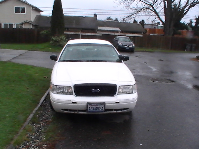 White 2003 Ford Crown Victoria front view