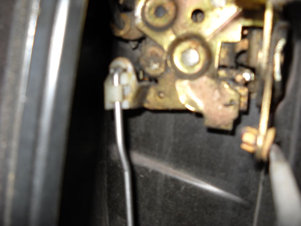 Door lock mechanism with metal rods and plastic clips
