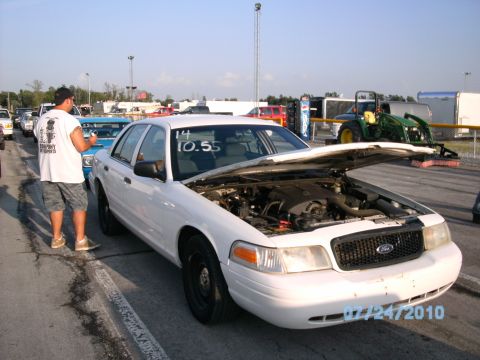 2002 Ford Crown Victoria photo