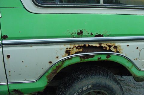 1979 Ford Bronco - Rust is consuming the lower body panel of this 1979 Ford Bronco.