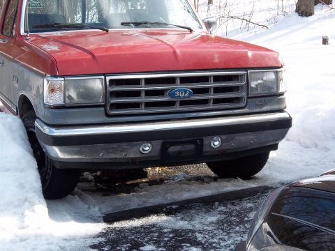 1989 Ford F-150 - Front view of a 1989 Ford F-150 truck in snowy conditions.