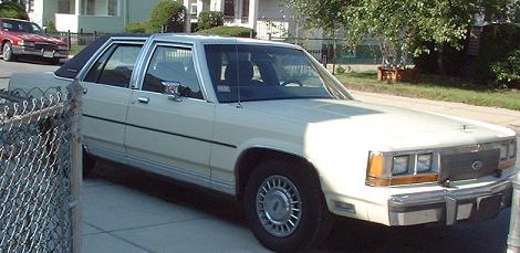 1997 Ford Crown Victoria - This 1980s Ford Crown Victoria has a vinyl roof and chrome trim.