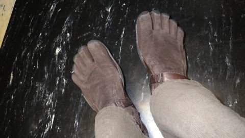 1996 Ford Bronco - Brown split-toe boots are shown on a dark marbled floor, with a Supermotors.net watermark visible.