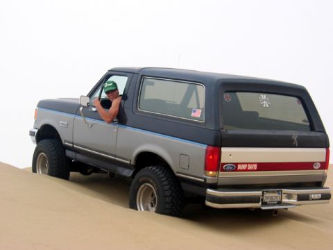 1989 Ford Bronco - this hill kicked my ass. the sand was WAY soft