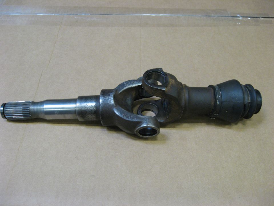 Driveshaft U-joint with splined end and rubber boot