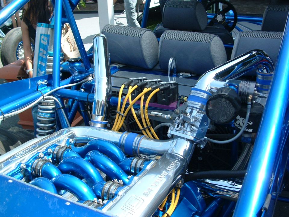 Blue custom dune buggy engine with chrome intake manifold and yellow spark plug wires