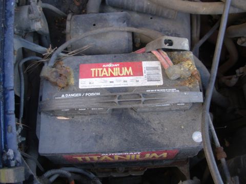 1995 Ford F-150 - Craptasmic battery, STONE-dead. Terminals destroyed. [url=https://www.supermotors.net/registry/2742/69178-4] https://www.supermotors.net/ge…