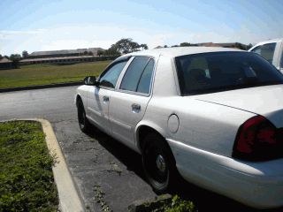 2002 Ford Crown Victoria - This 2002 Ford Crown Victoria is seen from the front three-quarter angle.