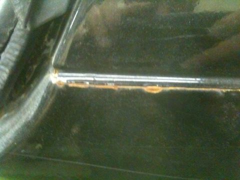 1993 Ford Bronco - Rust is forming along the seam of this vehicle's tailgate.
