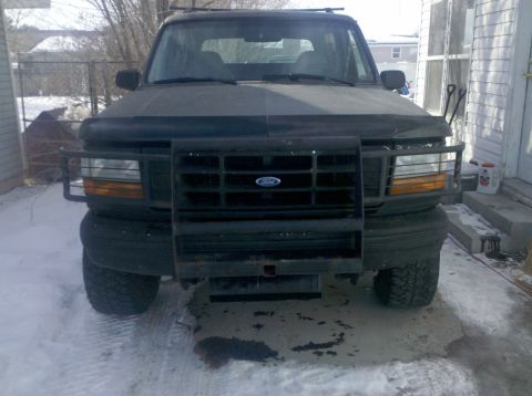 1995 Ford Bronco - This 1995 Ford Bronco is equipped with a heavy-duty bull bar, ready for winter conditions.