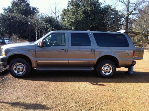 2004 Ford Excursion photo