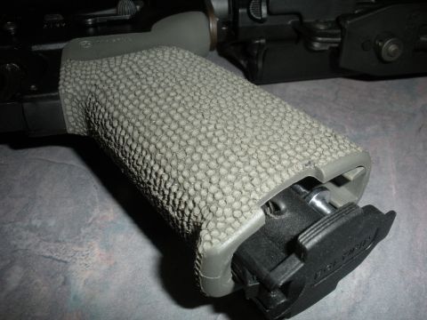 1996 Ford Bronco - The textured grip on this firearm part shows a removable battery compartment.