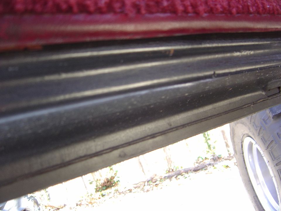 Interior door sill and tire of a vehicle