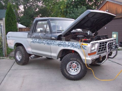 1979 Ford Bronco - This 1978 Ford Bronco has custom skull graphics and its hood is open.
