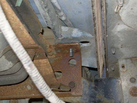 1995 Ford F-150 - To lift the bed, remove the nuts (18mm) for the bed bolts (8 on longbed; 6 on all others). [url=https://www.supermotors.net/registry/media/…