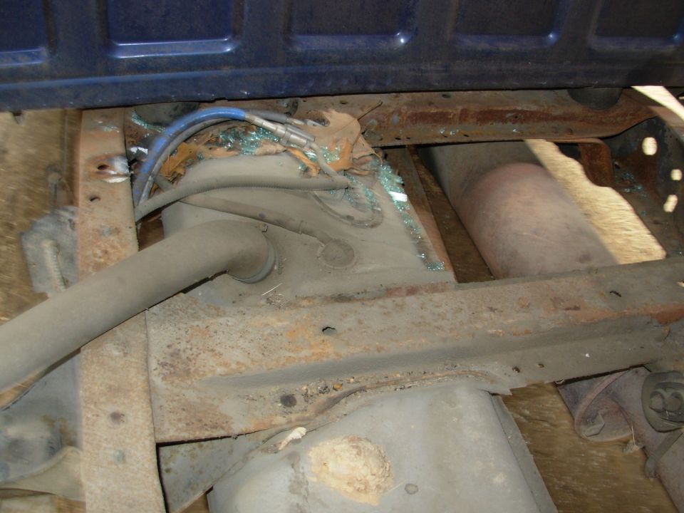 I'll vacuum & wash the tanks before opening anything.

Go to the NEXT pic...