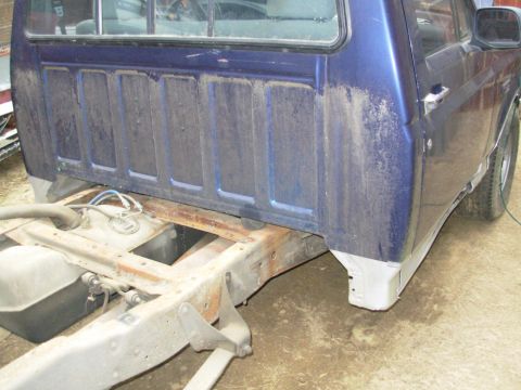 1995 Ford F-150 - I think that rocker panel is the only damage to the cab.