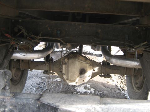 1972 Ford F-250 - Custom dual exhaust system installed on a truck's rear axle.