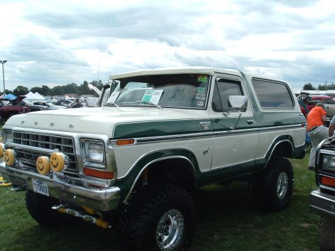 1993 Ford Bronco - This lifted 1978 Ford Bronco features a two-tone paint scheme and custom fog lights.