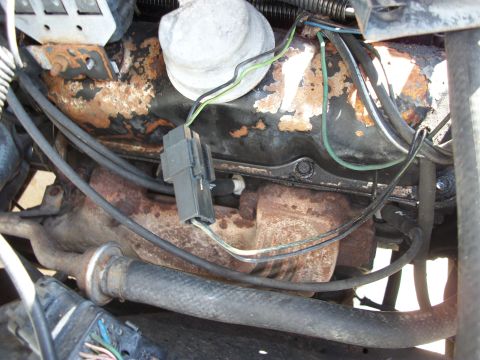 1994 Ford Explorer - Detail of engine wiring and exhaust manifold, with visible signs of wear and corrosion.