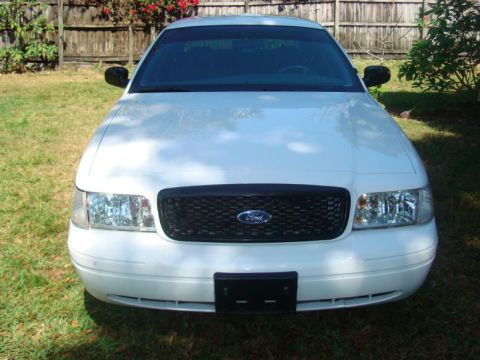 2002 Ford Crown Victoria photo