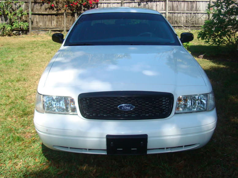 White 2002 Ford Crown Victoria front view with black grille and tinted windshield
