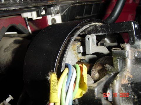 1989 Ford Bronco - Ignition switch wiring harness detail with date stamp. Part number RP960 visible on tape.