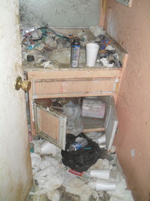 1900 Yugo GVX - Utterly Disgusting Bathroom