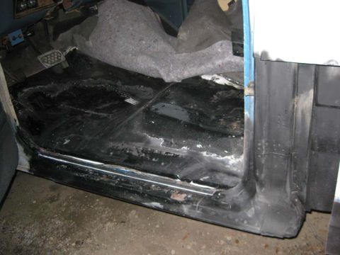 1983 Ford Bronco - Another shot of left side. Next the tub. On both lower B-posts, I made a modification to the bottom rear of the section. The original has a…