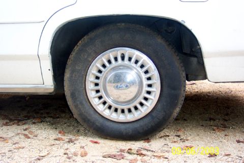 1991 Ford Crown Victoria LTD - before air shocks and cargo coils