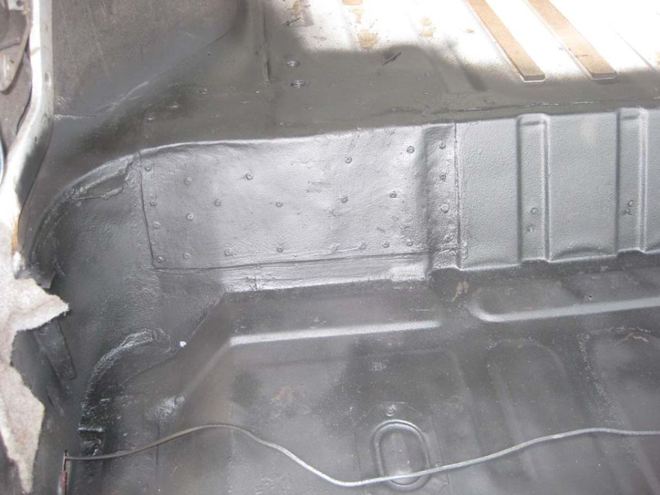 OK, here it is all done with undercoat and sealed in flat black Rustolium High Performance paint.  OH ya, I love undercoat, I undercoat almost all metal, inside and out.  It takes "Chuckie" a lot longer to crawl out of his hole that way.