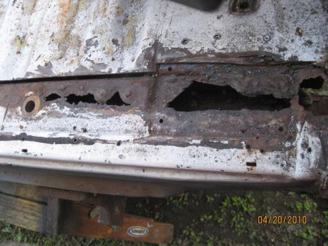 1983 Ford Bronco - Now the damage to the tub support cross member is evident. That is only the tip of the ice burgh. It is totally a loss and needs replacemen…