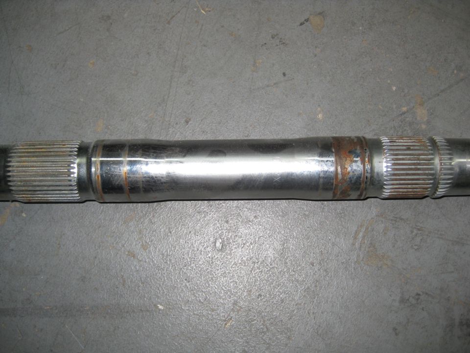 Driveshaft with splines on both ends and rust in the middle
