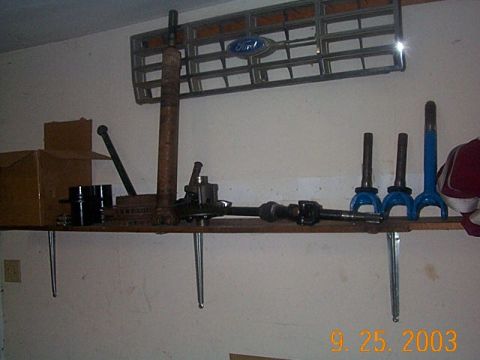 1986 Ford Bronco - stuff. The blue shafts on teh right are for the D60.