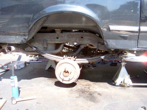1995 Ford Bronco - After the leaf’s were re-assembled all was left to do was re-bolt the U-bolts and torque them back to factory specs. I also changed the sho…