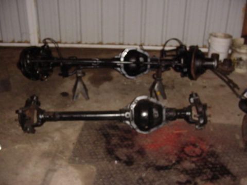 1992 Ford Bronco - 87 front, rear is 78. notice the difference in axle tube length on driverside.