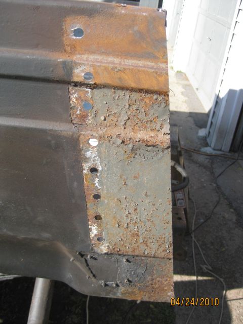 1983 Ford Bronco - Tail gate support removed